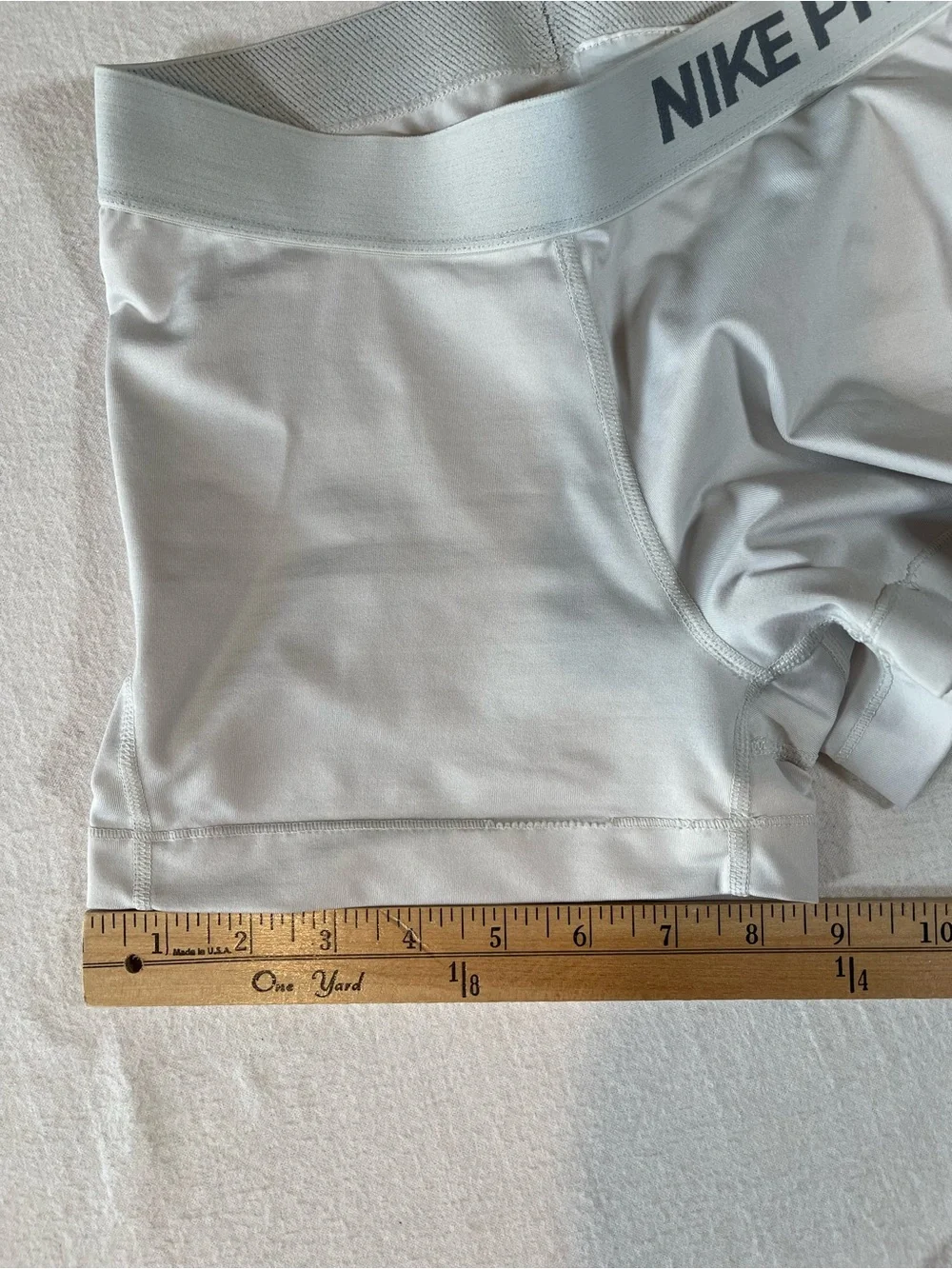 Nike Pro Dri-Fit Women’s Compression Light Gray Athletic Shorts Size Small